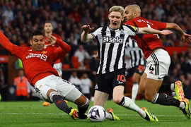 Thắng chật vật Newcastle, Man United sắp mất vé dự cúp châu Âu