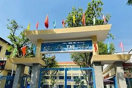 Giáo viên cho 6 học sinh đánh một bạn cùng lớp vì đi học muộn