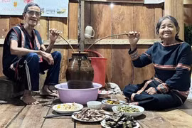 Phong tục uống rượu ghè đón khách quý của người Bahnar