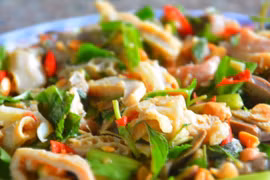 Về làng ăn cà xóc