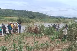 Thuyền bị lật trên sông Krông Nô, 2 người mất tích