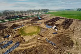 Lộ diện đài thiên văn 4.500 tuổi do các ngôi mộ ghép thành