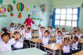 Học sinh lớp 1 nô nức tựu trường