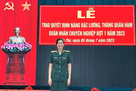 Ánh Viên khoe quân hàm Trung tá khiến dân mạng trầm trồ