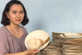 Cô gái sản xuất ra 15 dòng sản phẩm từ… mo cau