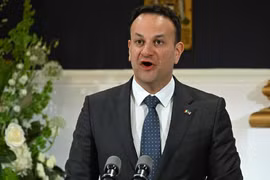 Thủ tướng trẻ tuổi nhất Ireland Leo Varadkar thông báo từ chức