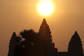 Bí ẩn mặt trời mọc trên đỉnh đền Angkor vào thời điểm ngày và đêm bằng nhau