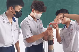 'Biến nước ngọt Sting thành tinh khiết', nhóm học sinh bất ngờ nổi tiếng trên mạng