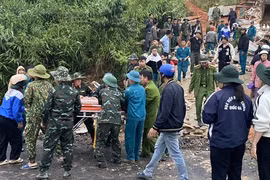 Lâm Đồng: Sạt lở đất vào sáng sớm vùi lấp ngôi nhà, 1 giáo viên tử vong