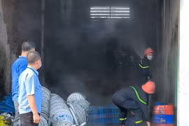 Cháy trong cảng cá Quy Nhơn, một người tử vong 