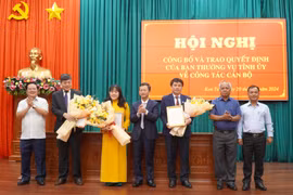 Công bố và trao Quyết định của Ban Thường vụ Tỉnh ủy Kon Tum về công tác cán bộ