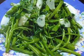 Bất ngờ rau muống xào tỏi xuất hiện trong danh sách món ngon thế giới