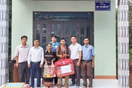 Trao tặng 3 căn nhà “Đại đoàn kết” cho hộ nghèo huyện Đức Cơ