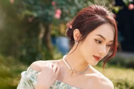 Đầm họa tiết hoa lá vẫn là hot item mùa hè