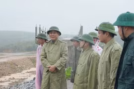 Bão số 4: Quảng Bình, Quảng Trị gấp rút sơ tán dân khỏi vùng nguy hiểm trước 'giờ G'