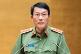 Bộ trưởng Lương Tam Quang chỉ đạo khẩn trương cứu nạn vụ sạt lở đất vùi lấp xe khách