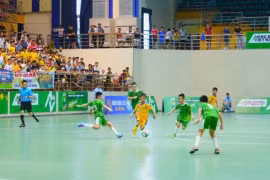 Người lớn làm, trẻ con gánh chịu!