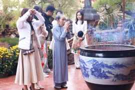 Thủ tướng: Không để xảy ra các hoạt động mê tín dị đoan; bảo đảm an ninh, an toàn dịp Tết Nguyên đán