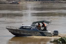 Vụ sập cầu Phong Châu: Phát hiện thêm 1 thi thể tài xế đầu kéo