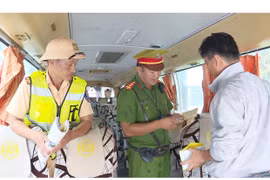 Siết chặt kiểm soát xe ô tô đưa đón học sinh 