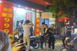 Nam thanh niên bịt mặt cướp tiệm vàng