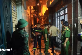 Kịp thời dập tắt đám cháy nhà dân tại quận Tây Hồ, không có thiệt hại về người