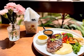 Ngắm hoàng hôn và thưởng thức món beefsteak thơm ngon tại Đà Lạt