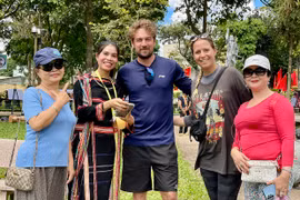 Cô gái Jrai tự học tiếng Anh để làm “cầu nối” văn hóa