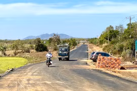 Con đường “nối những bờ vui”