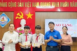 Tuyên dương hai học sinh dũng cảm cứu người đuối nước