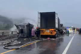 2 xe đầu kéo tông trực diện, 3 người thương vong