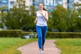 Chuyên gia tiết lộ cách đi bộ cực tốt cho người trên 50 tuổi