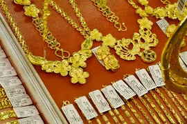 Giá vàng hôm nay, 3-4: Tăng dữ dội, lập kỷ lục mới