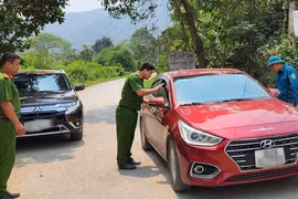 Huy động 400 cảnh sát truy tìm phạm nhân trốn trại giam, cướp taxi