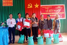 Hội LHPN huyện Đức Cơ và Phòng Giao dịch Ngân hàng Chính sách Xã hội huyện kết nghĩa với làng Đo