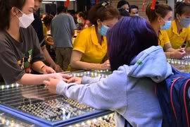 Giá vàng hôm nay, 7-5: Tăng dữ dội