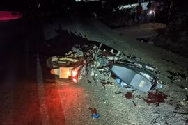 Xe máy đối đầu, 2 người tử vong 