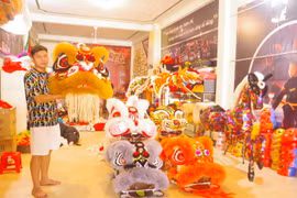 Lưu giữ nghề làm đầu lân ở "phố núi" 