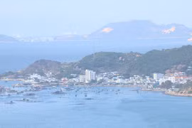 Bé gái 6 tuổi ngã tử vong khi du lịch cùng cha mẹ