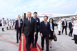 Chủ tịch Duma Quốc gia Quốc hội Nga đến Hà Nội, bắt đầu thăm Việt Nam