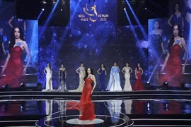 Đừng để hoa hậu thành 'món hàng'