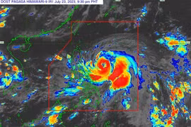Bão Doksuri tăng cấp, chuyển hướng trong sáng nay