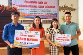 “Tiếp sức” trường học vùng khó