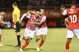 V-League: CLB TP.HCM thăng hoa trên sân Thống Nhất, HAGL lại lâm nguy vì thua đậm
