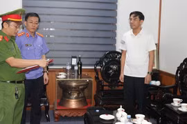 Bắt 1 Phó chánh văn phòng và 1 Trưởng phòng Tư pháp