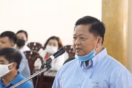 Nhóm cựu cảnh sát giao thông hầu tòa vì cấp sai quy định hơn 5.000 biển số xe