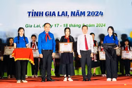 “Măng non” vượt khó học giỏi