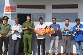 Ấm áp những căn nhà tình nghĩa ở buôn làng
