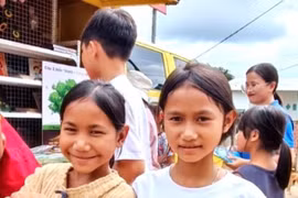 Gieo nụ cười cho trẻ em từ thư viện mùa xuân