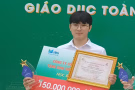 Nam sinh 'ẵm' học bổng trăm triệu vì… mê học